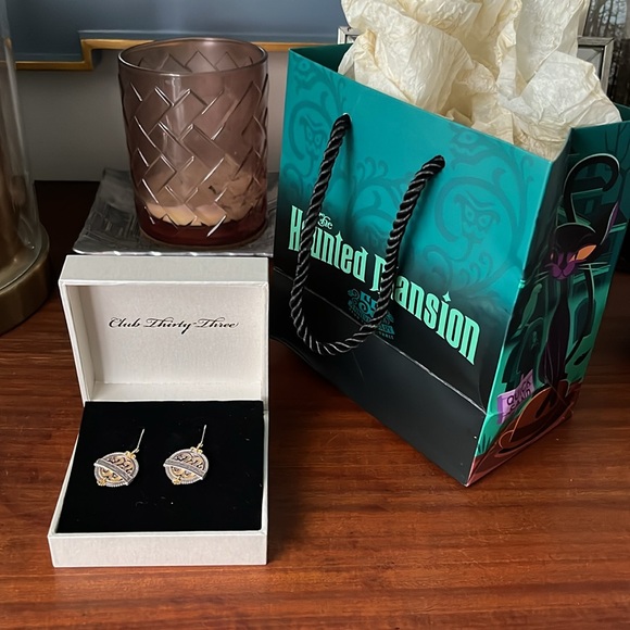 RARE Disneyland Club 33 Earrings (FREE haunted mansion gift bag!) - Picture 4 of 6